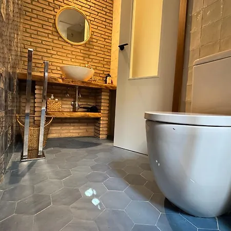 شقة La Casa De La Escalera 3 *